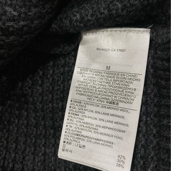 Banana Republic ladies medium weight black waffle sweater Size Med - Picture 4 of 4